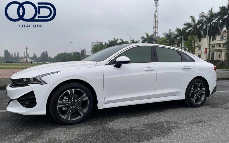 cho thuê xe hạng sang tự lái quận 4